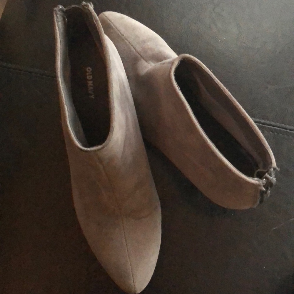 Grey faux suede kitten heel boots Old Navy size 7